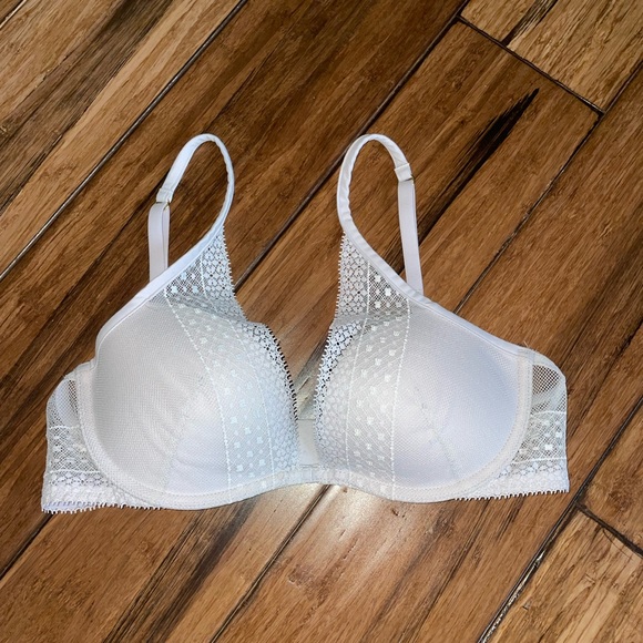 BUNDLE! 2 Women’s 34B, Victoria’s Secret, Light Blue & Lavender, Laced Bras - Picture 2 of 5